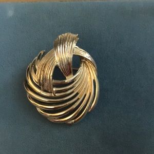 🌸NEW🌸 VTG Gold Brooch